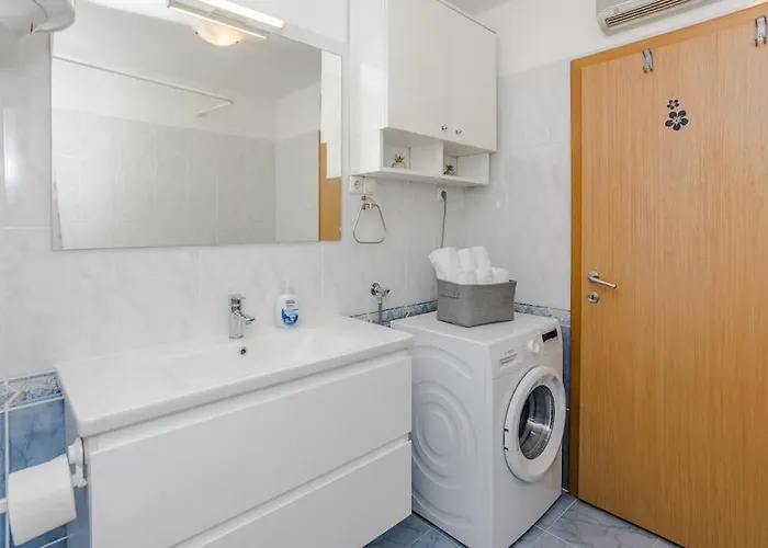 Апартаменты Roko - Up To 4 People With Free Parking