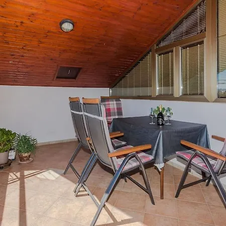 Apartment Roko - Up To 4 People With Free Parking