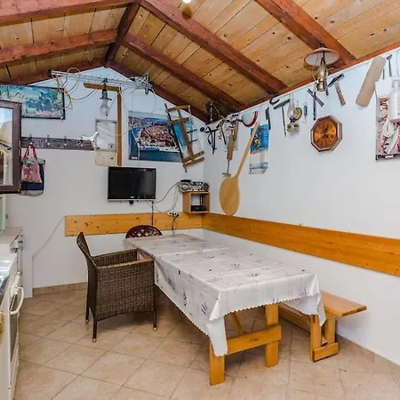 Roko - Up To 4 People With Free Parking Apartment