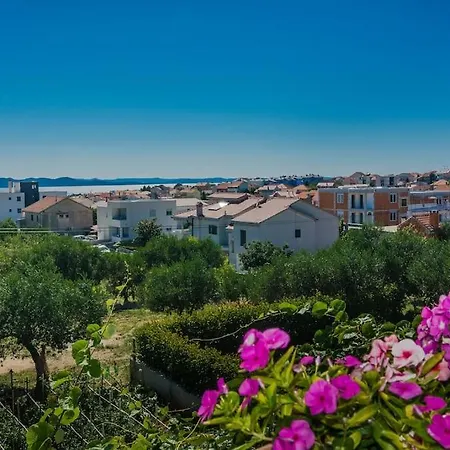 Apartment Roko - Up To 4 People With Free Parking Zadar