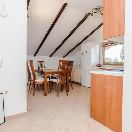 Roko - Up To 4 People With Free Parking Apartment *