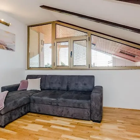 Apartment Roko - Up To 4 People With Free Parking *