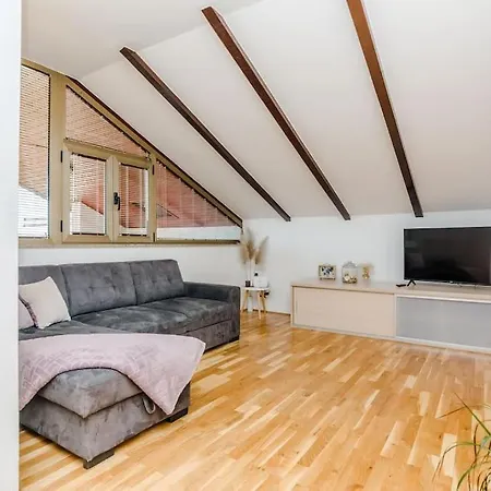 Apartment Roko - Up To 4 People With Free Parking Zadar