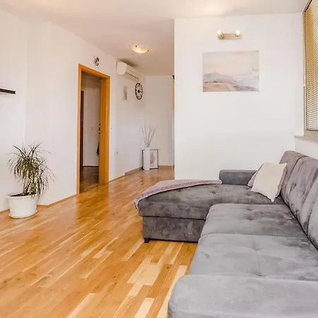 Roko - Up To 4 People With Free Parking Apartment Zadar