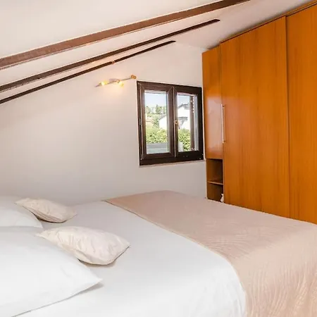 Apartment Roko - Up To 4 People With Free Parking
