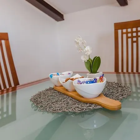Apartment Roko - Up To 4 People With Free Parking Zadar