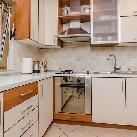 Roko - Up To 4 People With Free Parking Apartment *