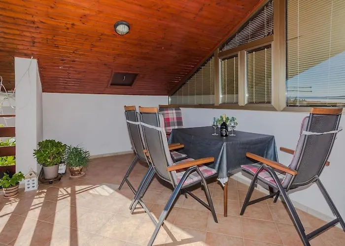 Apartment Roko - Up To 4 People With Free Parking