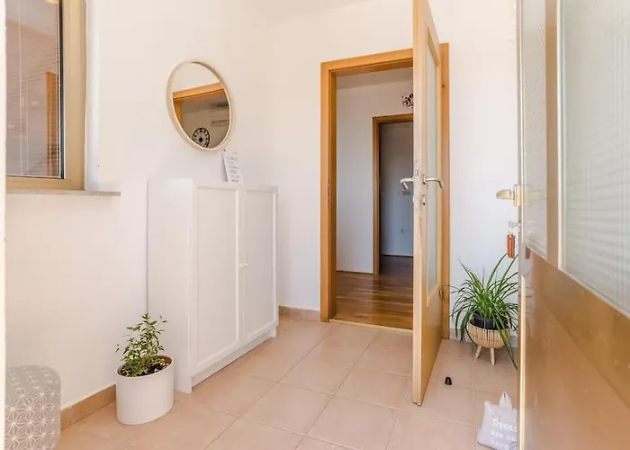 Apartment Roko - Up To 4 People With Free Parking Zadar