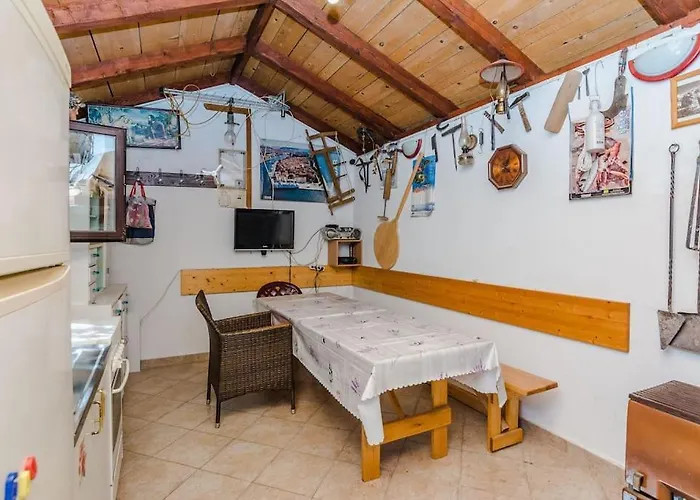 Roko - Up To 4 People With Free Parking Apartment