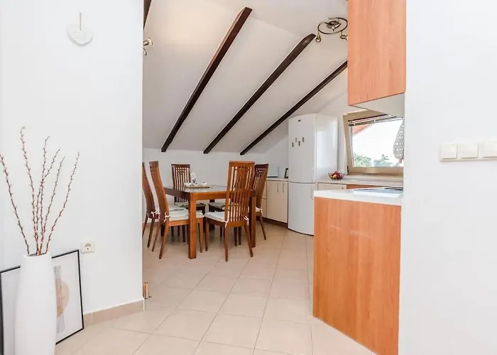 Roko - Up To 4 People With Free Parking Apartment *