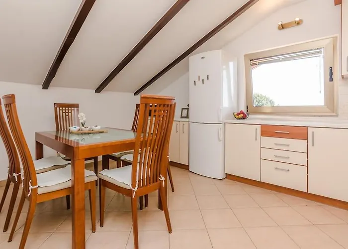 Apartment Roko - Up To 4 People With Free Parking Zadar