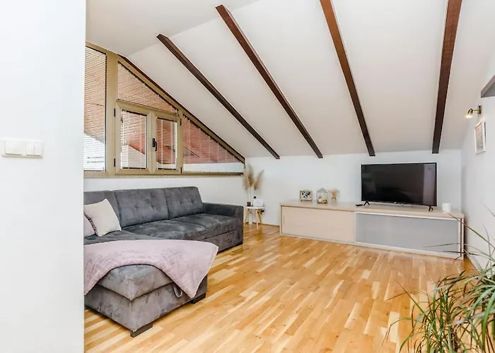 Apartment Roko - Up To 4 People With Free Parking Zadar