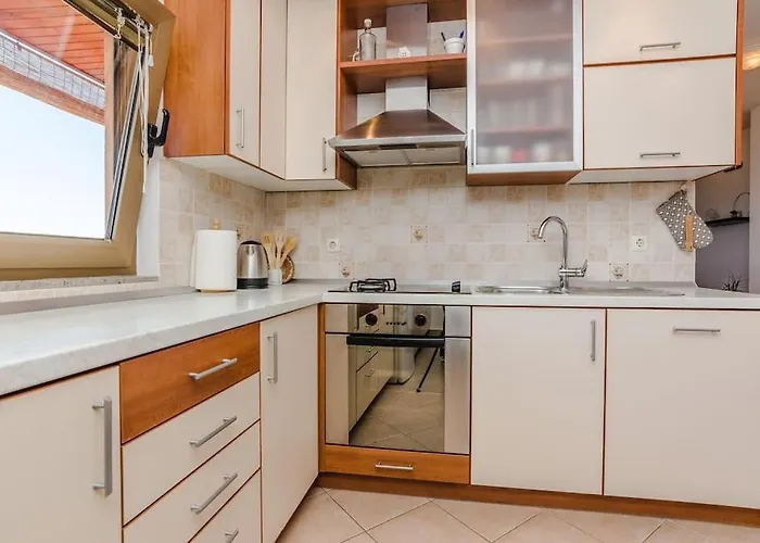 Roko - Up To 4 People With Free Parking Apartment *